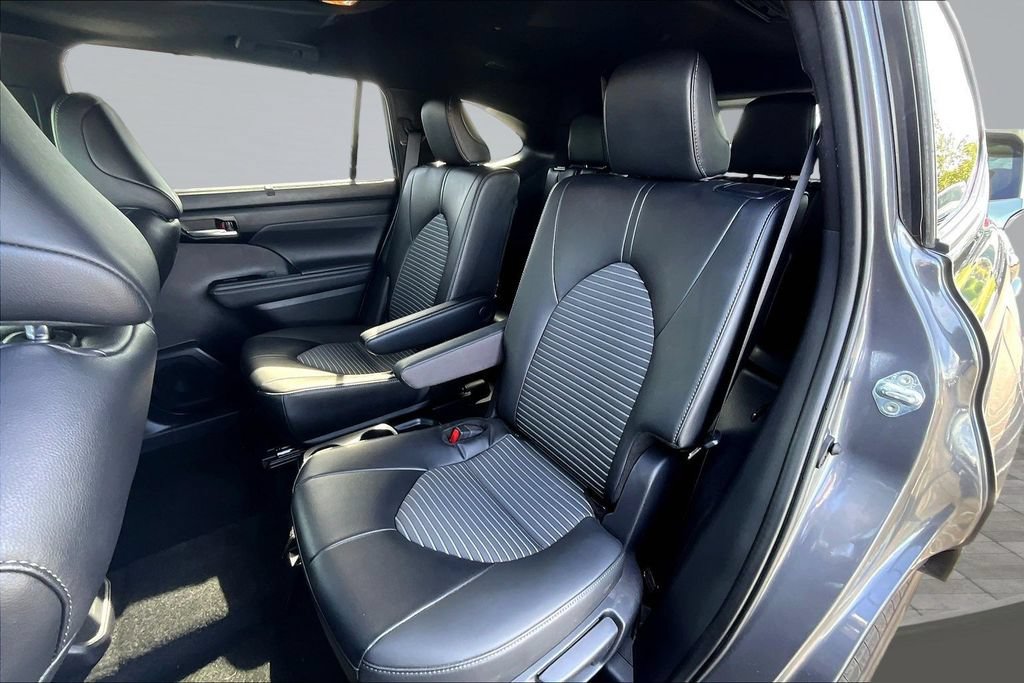 Used 2024 Toyota Highlander XSE AWD/4WD image 19