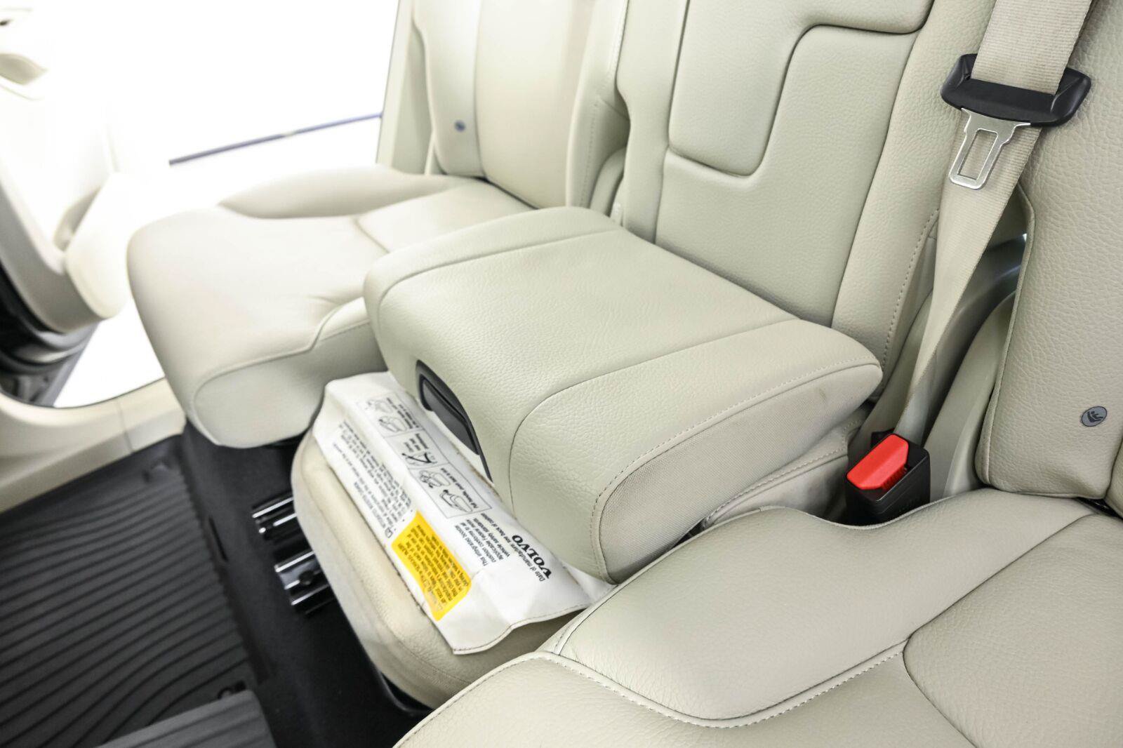 Used 2025 Volvo XC90 T8 Plus w/ Protection Package Premier AWD/4WD image 21