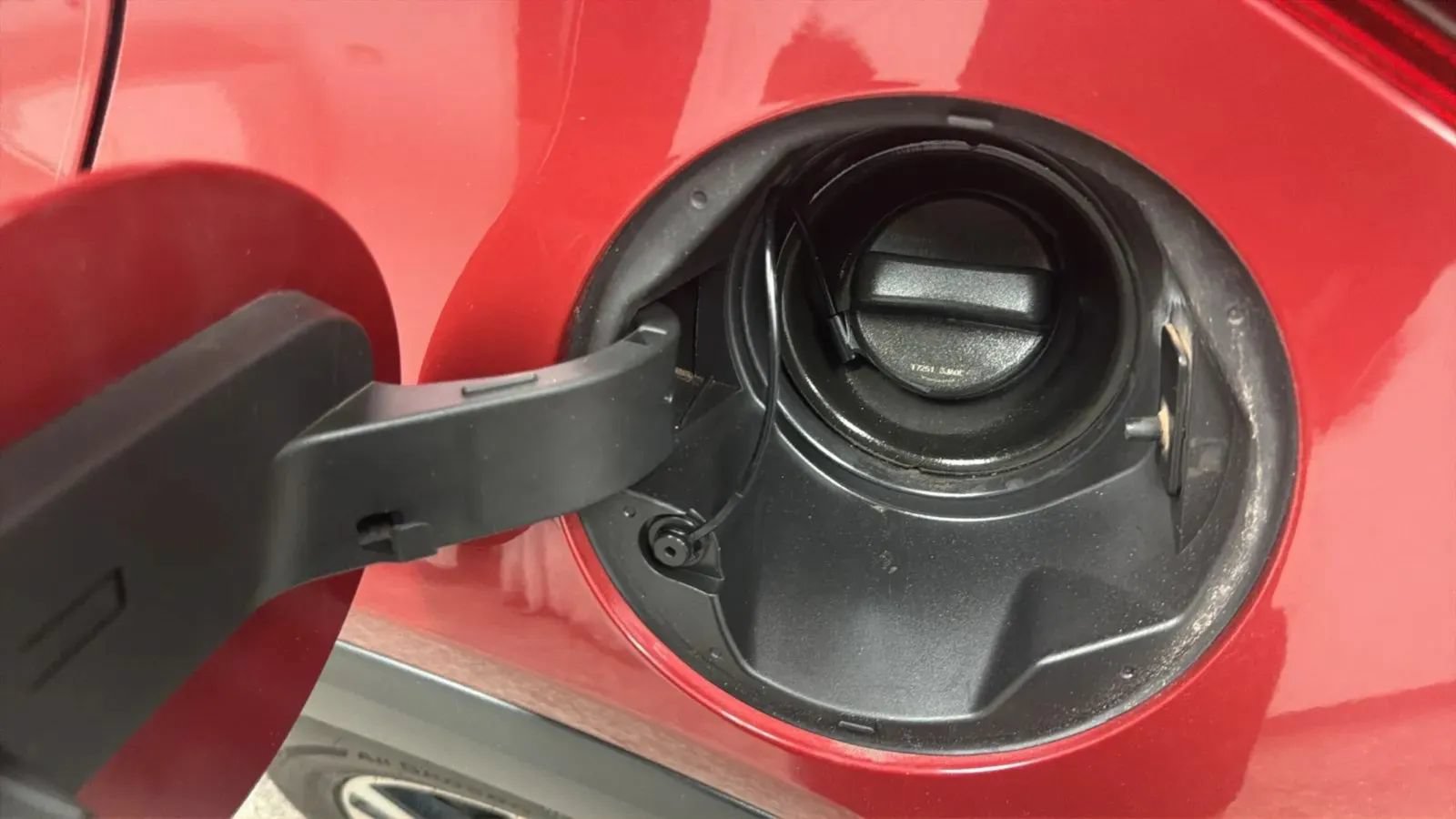 Used 2019 Nissan Kicks SV FWD image 29