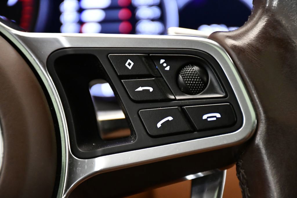 Used 2023 Porsche Cayenne Platinum Edition image 29