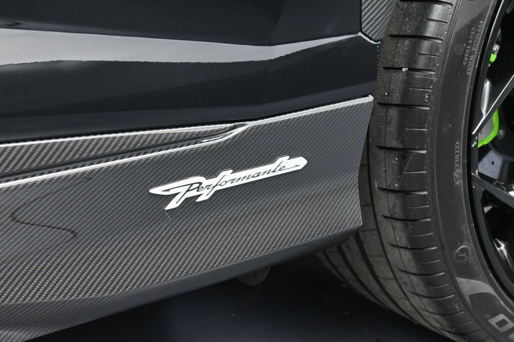 Used 2024 Lamborghini Urus Performante AWD/4WD image 14