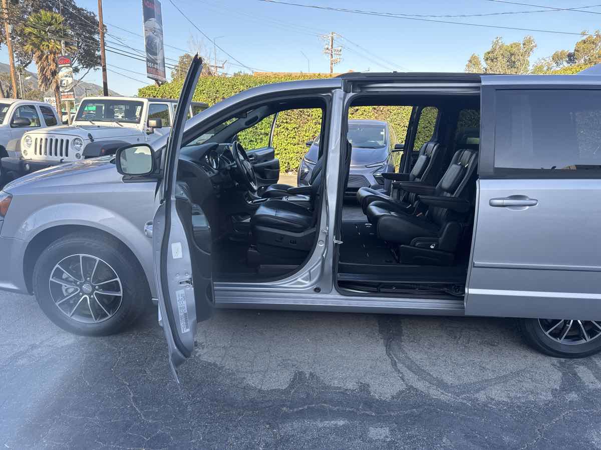 Used 2017 Dodge Grand Caravan GT image 13