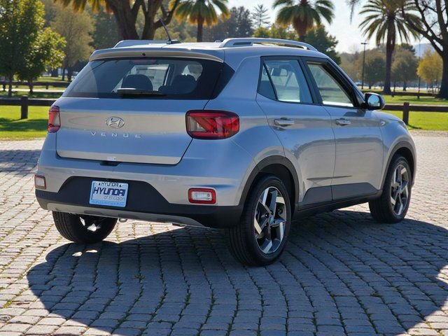 New 2026 Hyundai Venue SEL FWD image 5