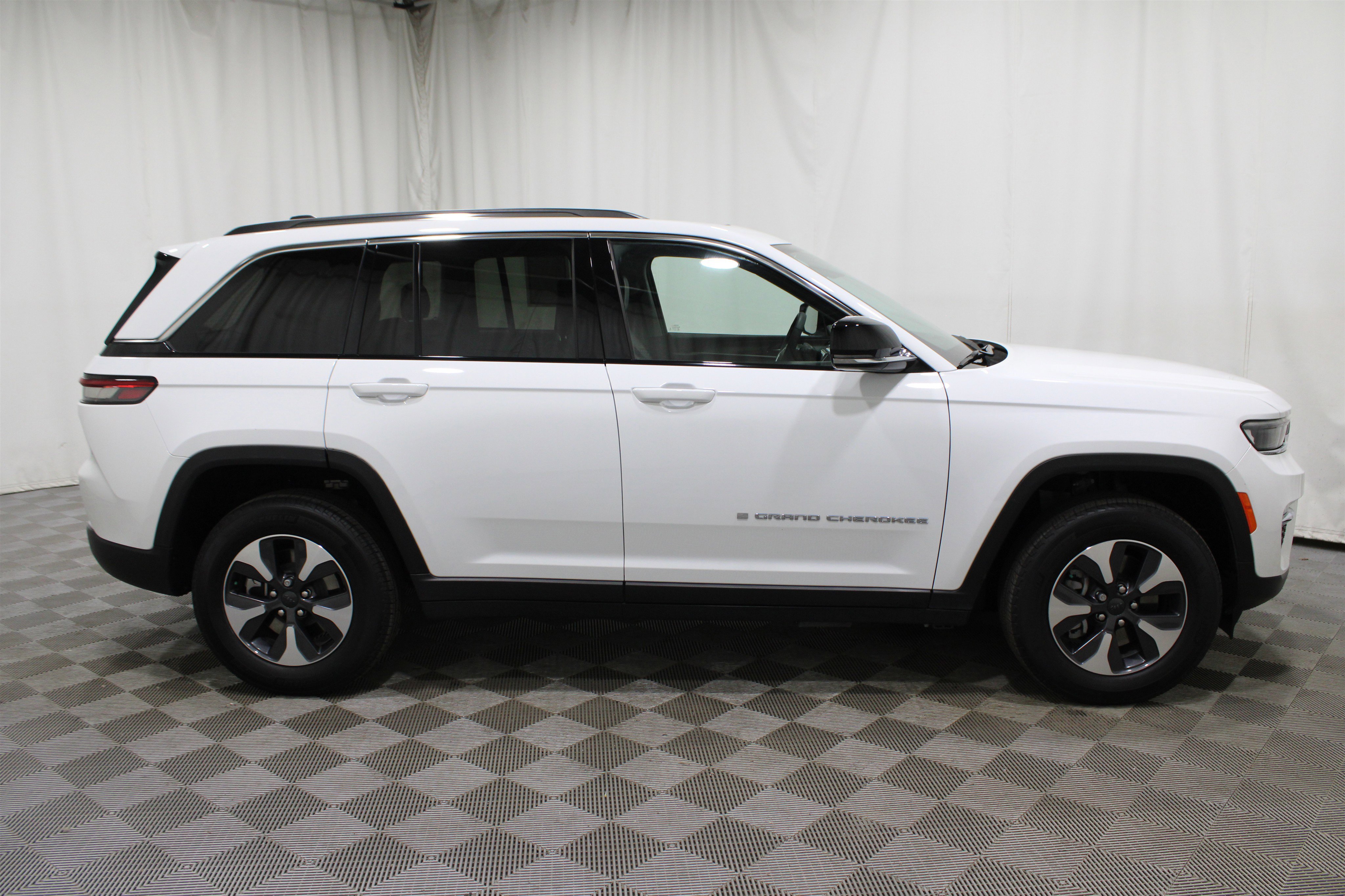 Used 2022 Jeep Grand Cherokee Limited 4xe image 35