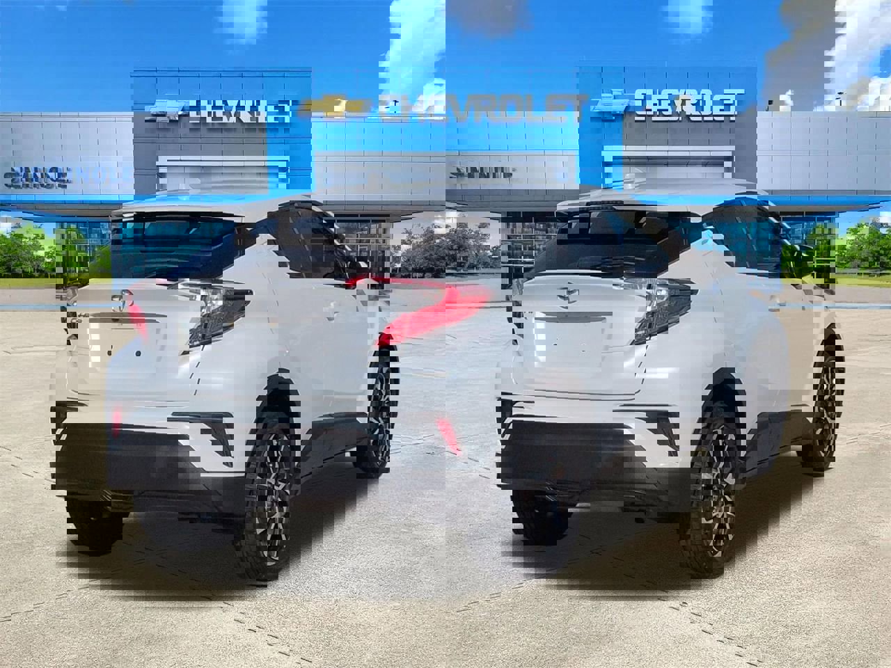 Used 2021 Toyota C-HR XLE image 4