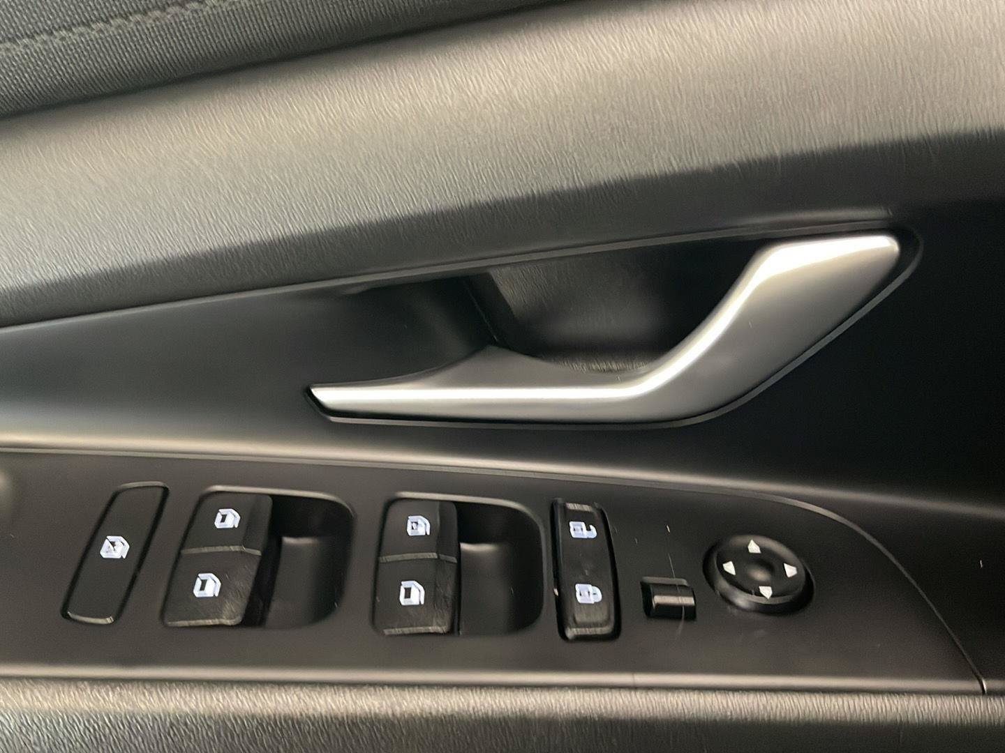 Certified 2023 Hyundai Elantra SEL FWD image 18