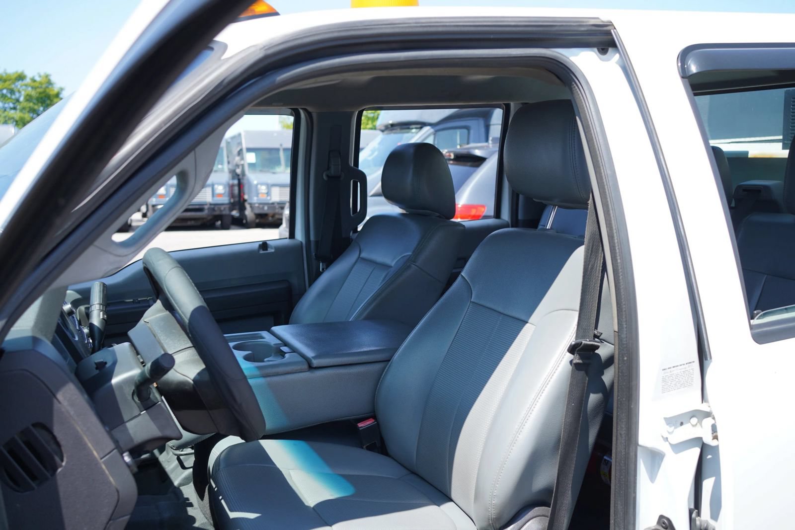 Used 2013 Ford F550 4x4 Crew Cab Super Duty w/ Payload Upgrade Pkg image 29
