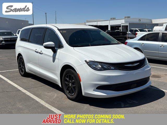 Used 2022 Chrysler Voyager LX FWD image 1