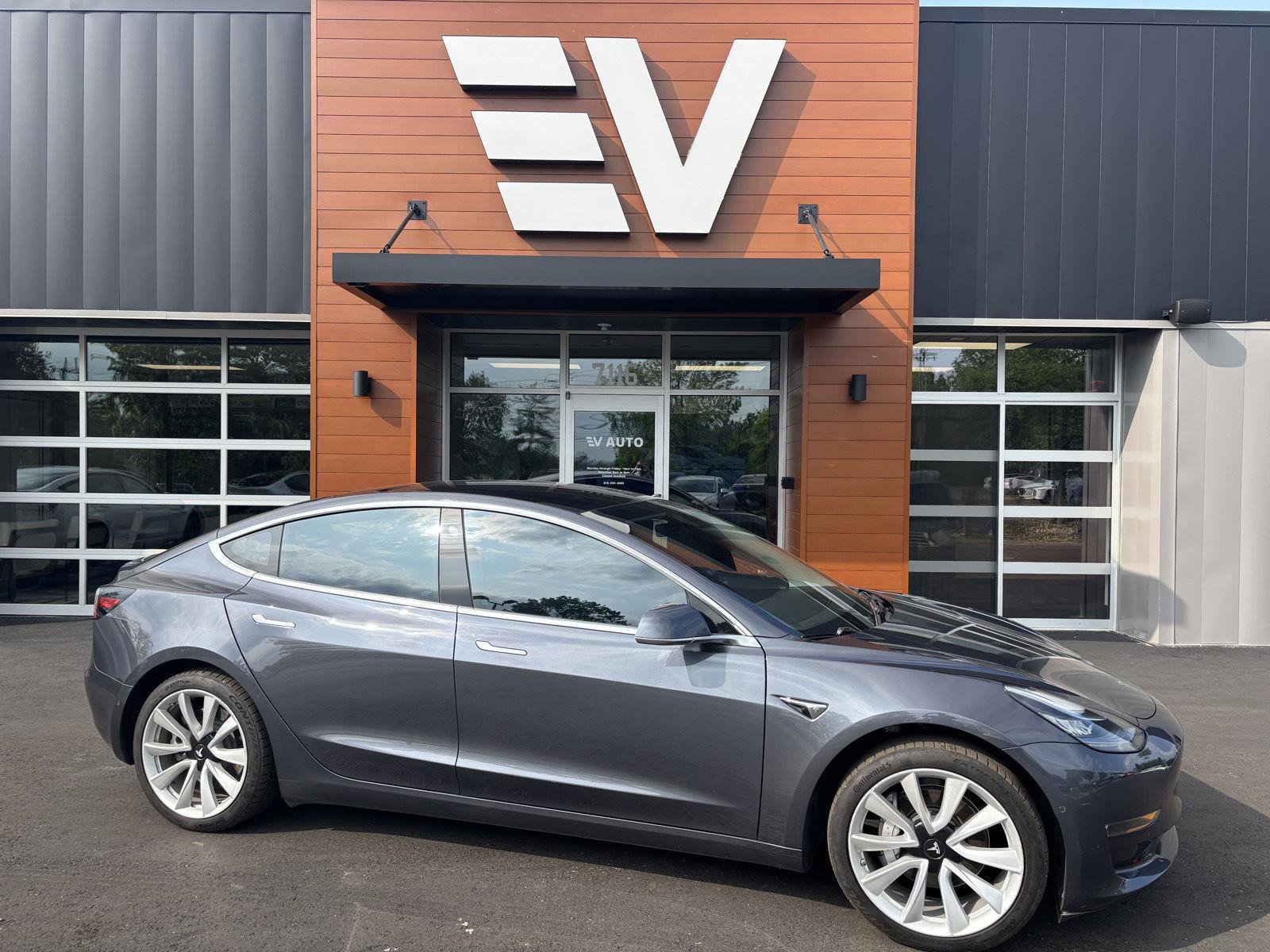 Used 2018 Tesla Model 3 Long Range RWD image 1