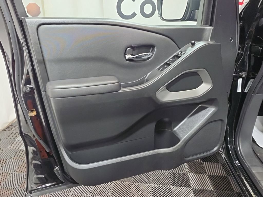 Used 2024 Nissan Frontier SV image 23