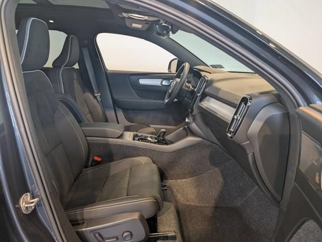 New 2026 Volvo XC40 B5 Ultra w/ Protection Package Premier AWD/4WD image 28