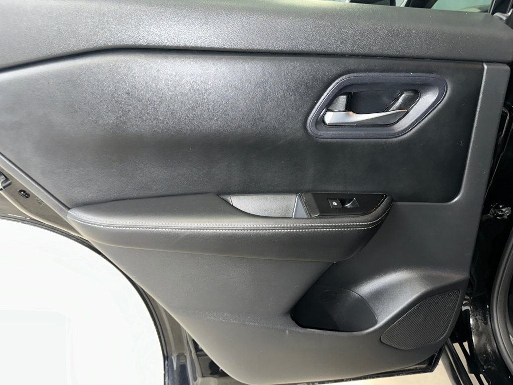 Used 2024 Nissan Rogue SV AWD/4WD image 16