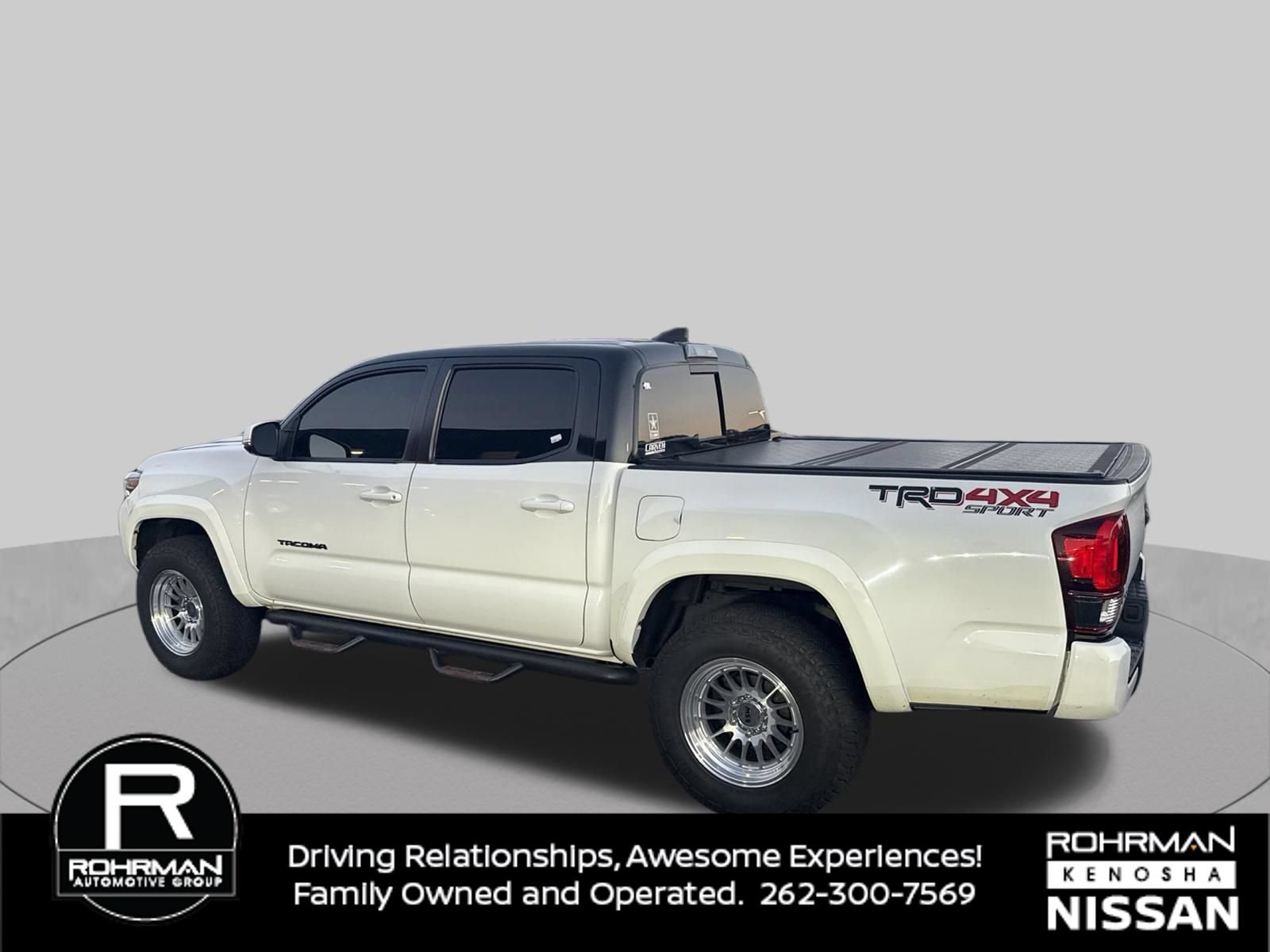 Used 2019 Toyota Tacoma TRD Sport AWD/4WD image 3