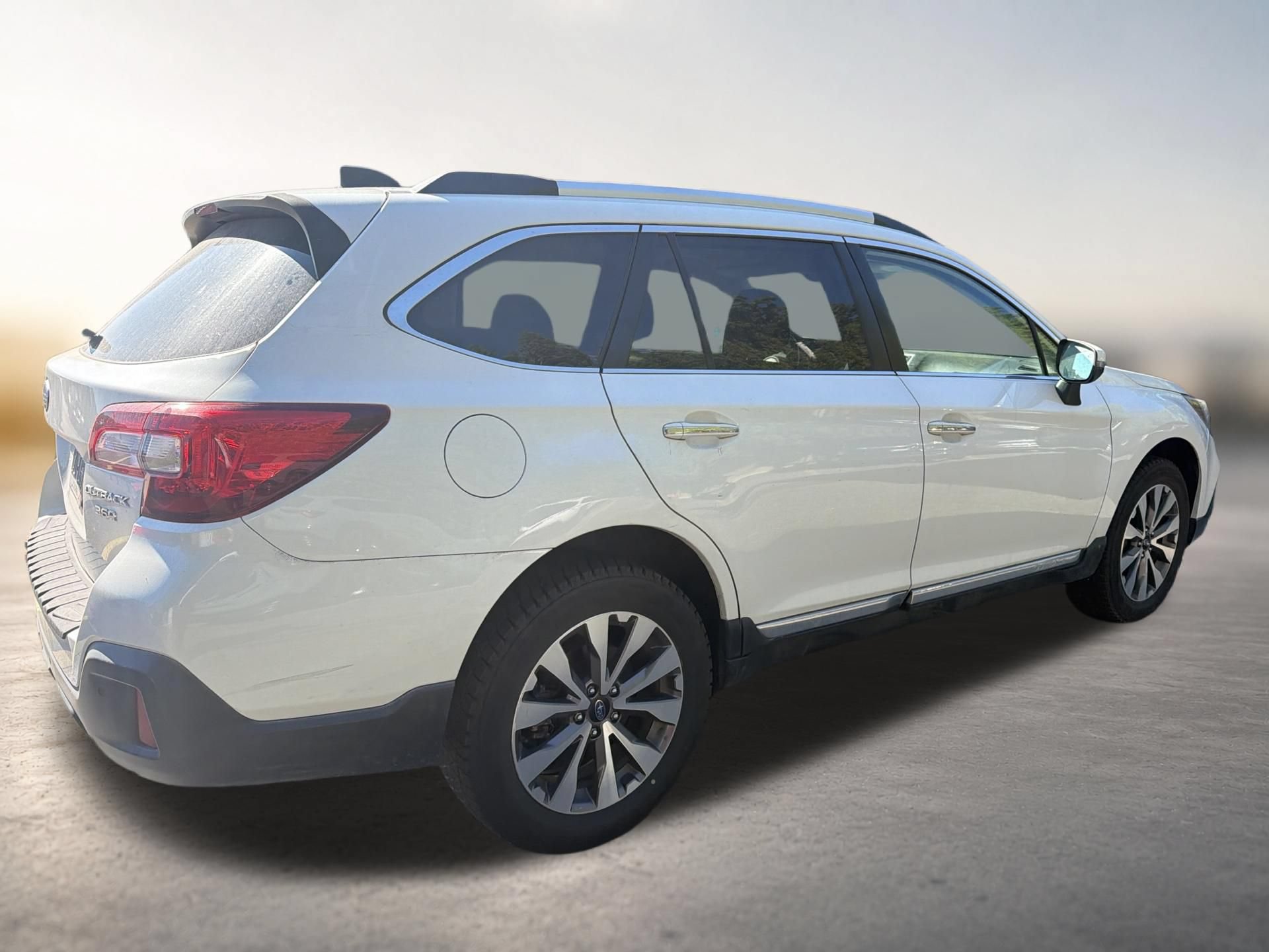 Used 2018 Subaru Outback 3.6R Touring AWD/4WD image 4