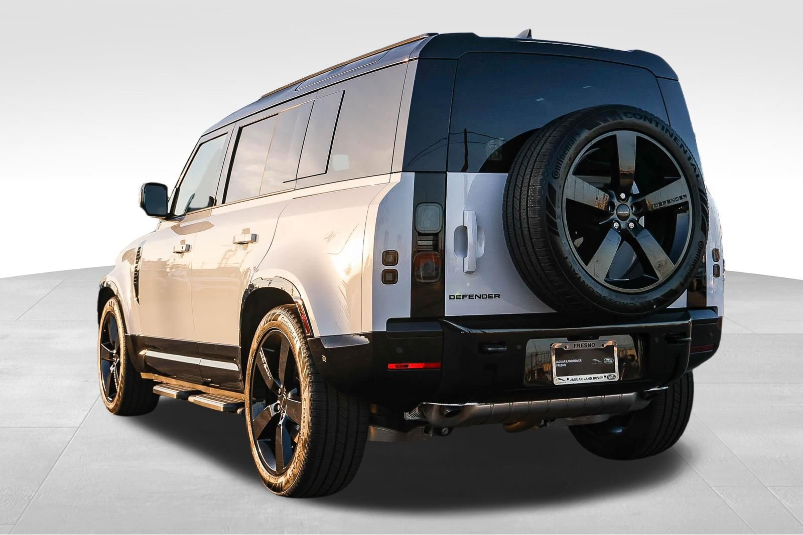 New 2026 Land Rover Defender 110 X-Dynamic SE image 7