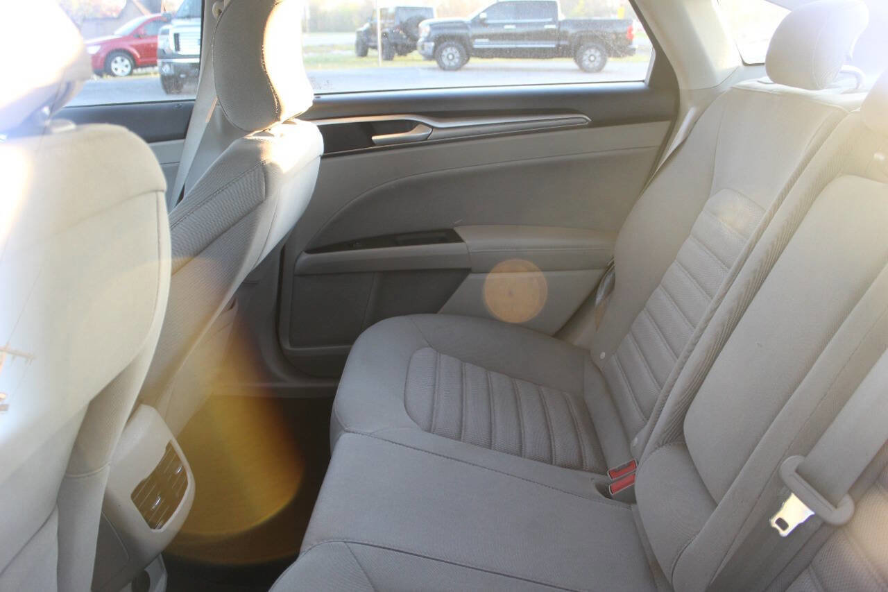 Used 2019 Ford Fusion SE image 13