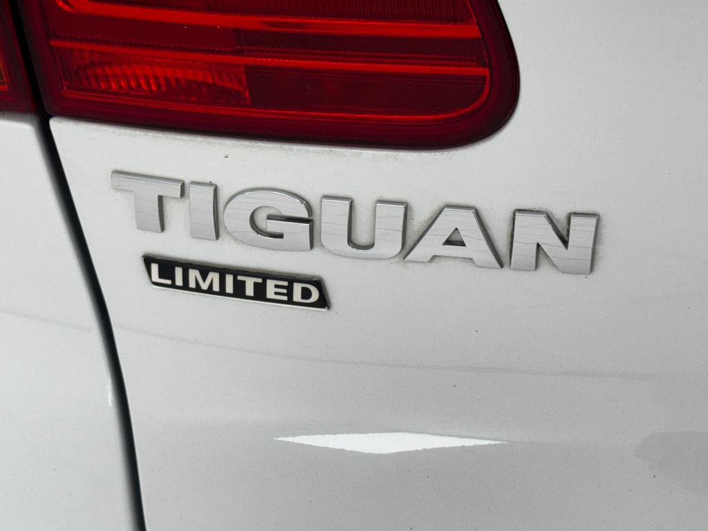 Used 2017 Volkswagen Tiguan S image 32