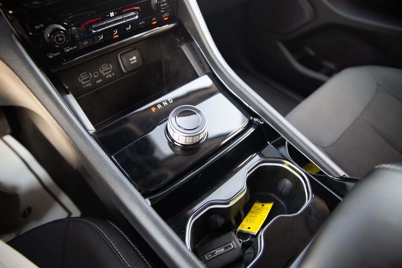 Used 2023 Jeep Grand Cherokee Laredo image 12