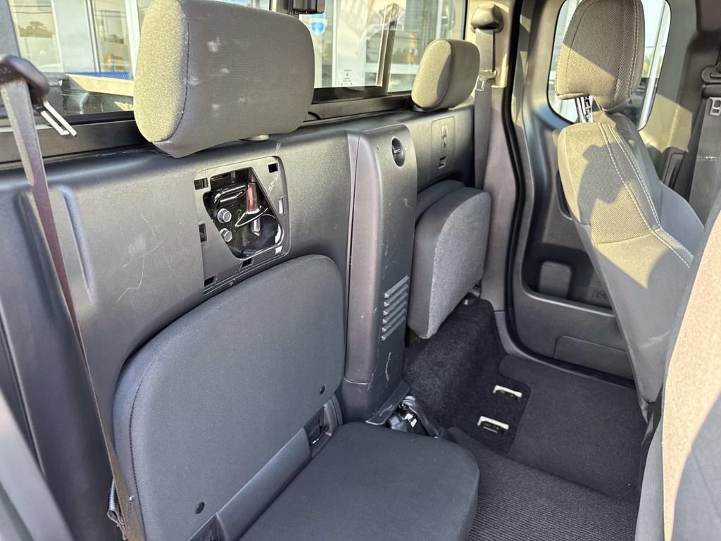 Used 2025 Nissan Frontier SV RWD image 10