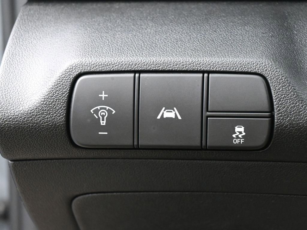 Used 2022 Hyundai Elantra SEL w/ Convenience + Premium Package FWD image 17