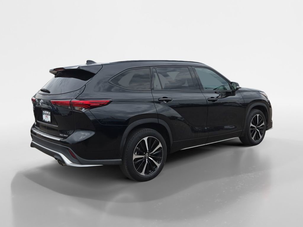 Used 2022 Toyota Highlander XSE AWD/4WD image 5