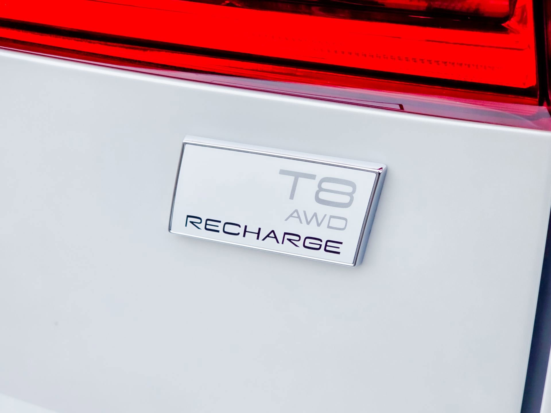 Used 2024 Volvo XC60 T8 Plus w/ Climate Package image 27