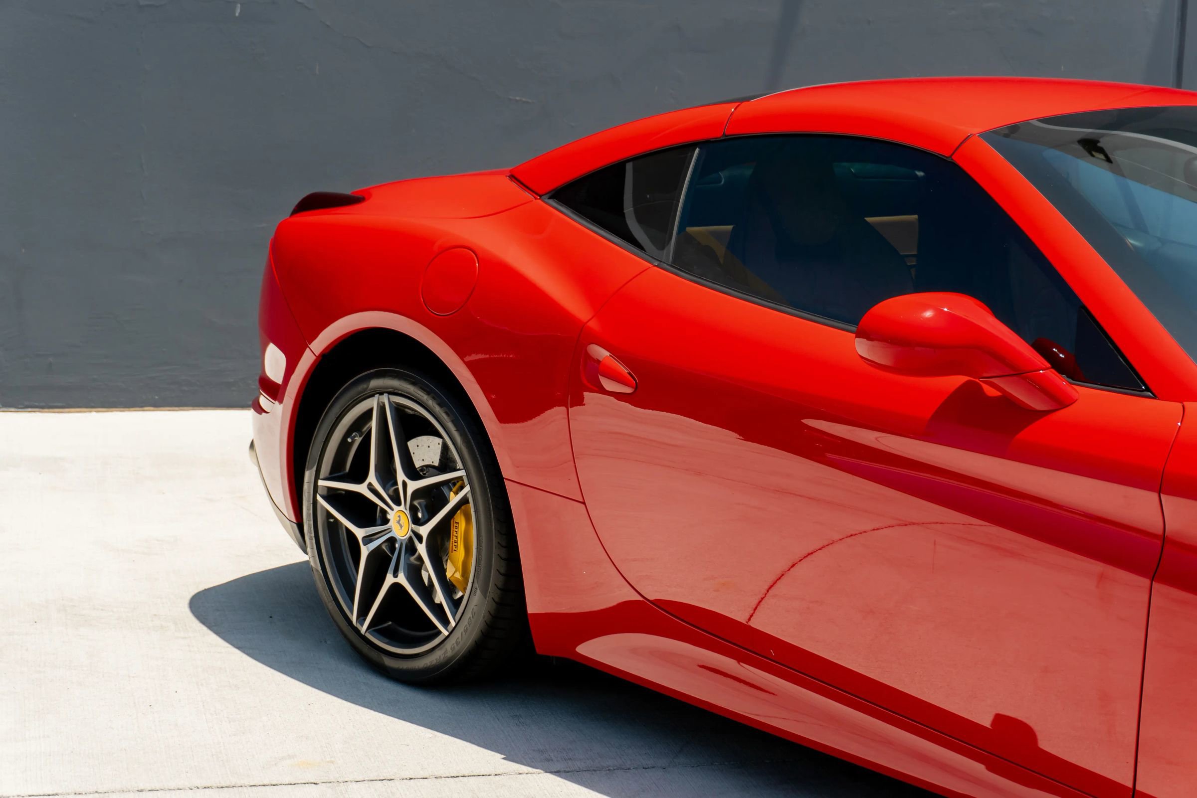 Used 2016 Ferrari California T RWD image 27