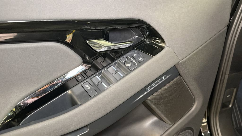 Used 2024 Land Rover Range Rover Evoque Dynamic SE image 24