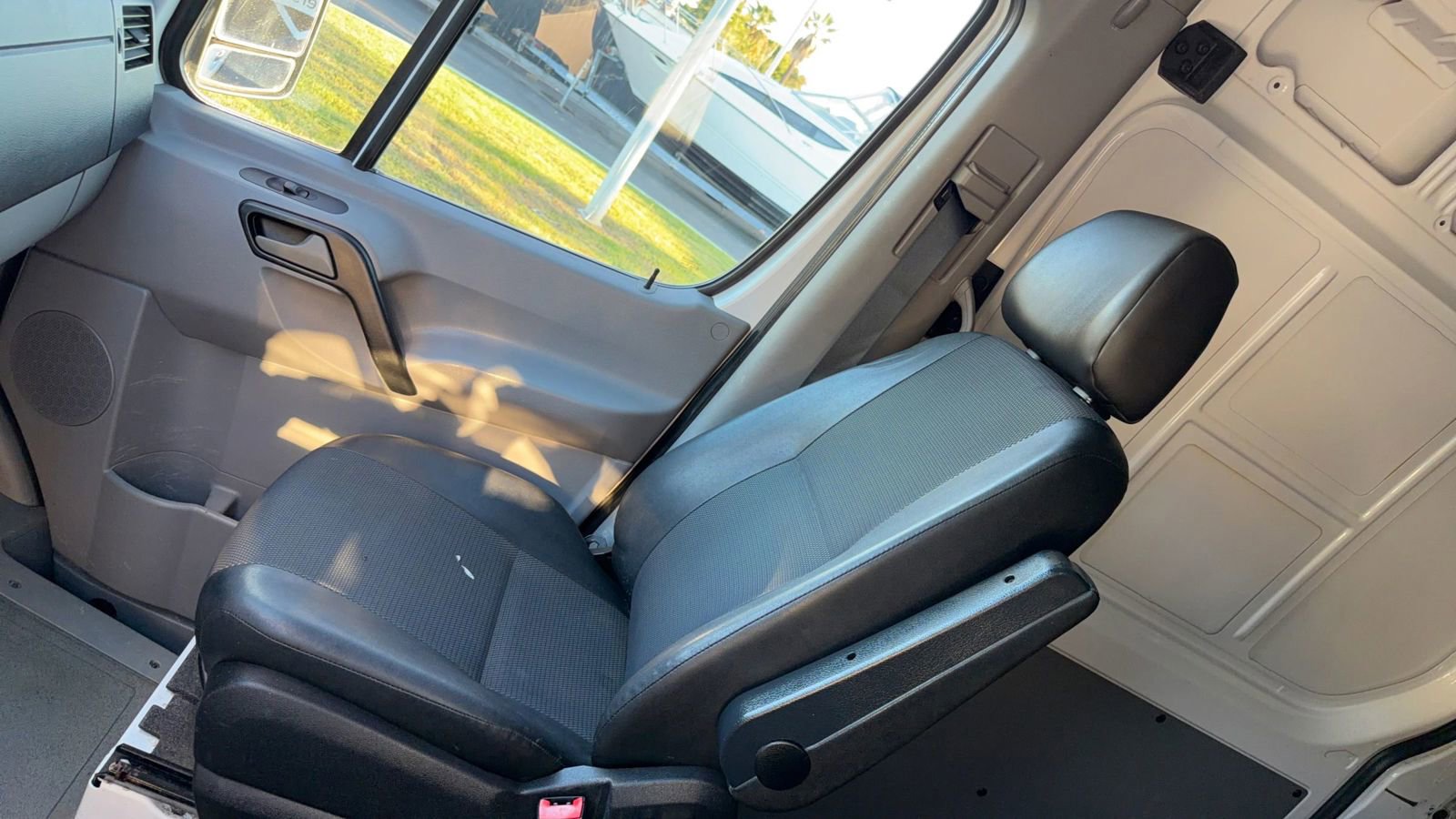 Used 2015 Mercedes-Benz Sprinter 3500 image 25