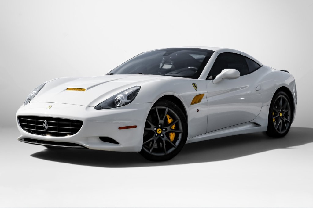 Used 2014 Ferrari California RWD image 3