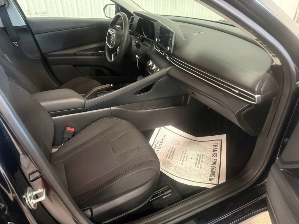 Used 2022 Hyundai Elantra SE FWD image 28
