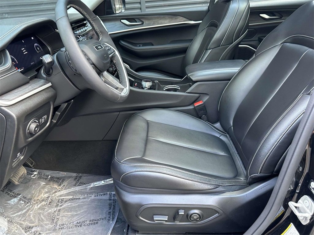 Used 2024 Jeep Grand Cherokee Limited image 18