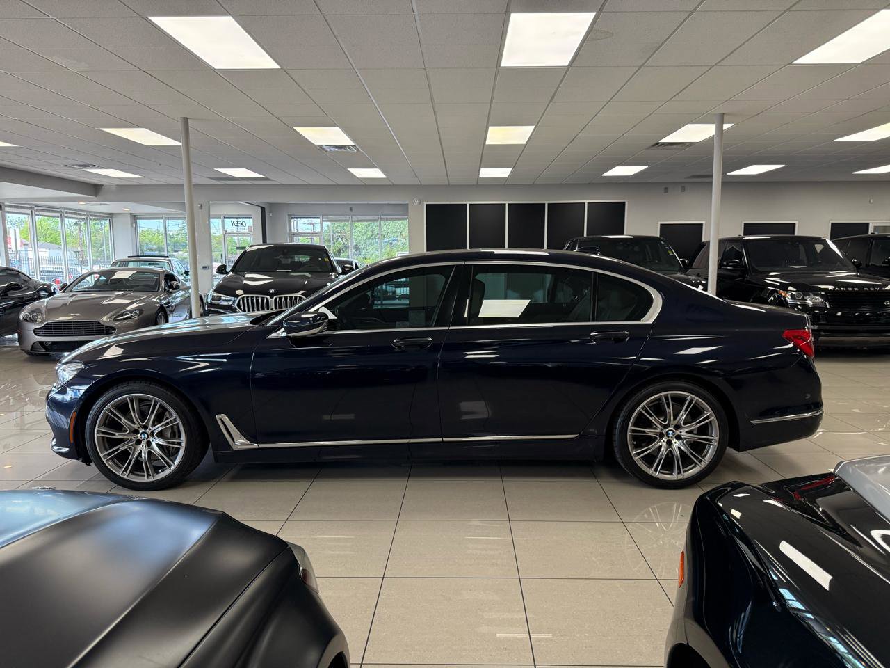Used 2016 BMW 740i image 3