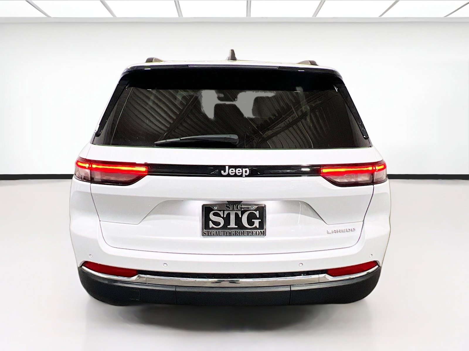 Used 2025 Jeep Grand Cherokee Laredo X RWD image 5