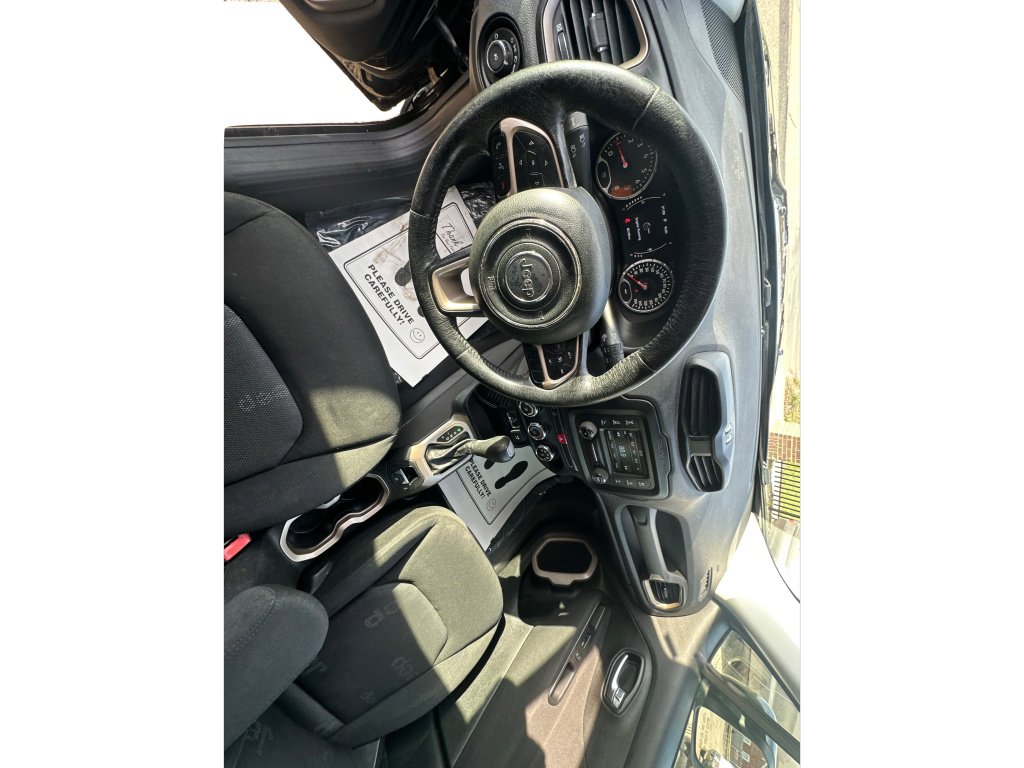 Used 2015 Jeep Renegade Latitude w/ Cold Weather Group image 31