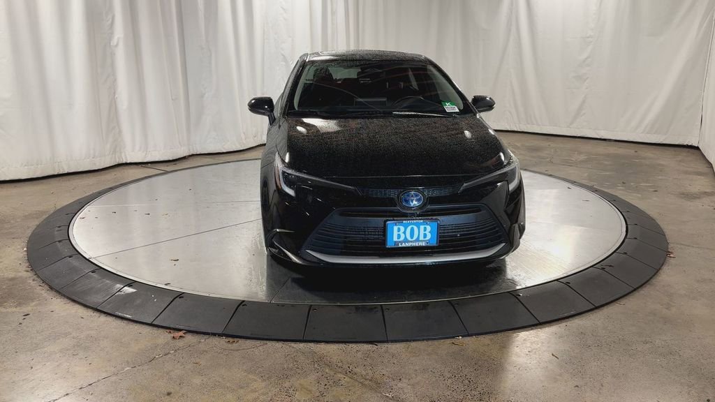 Used 2024 Toyota Corolla XLE image 5