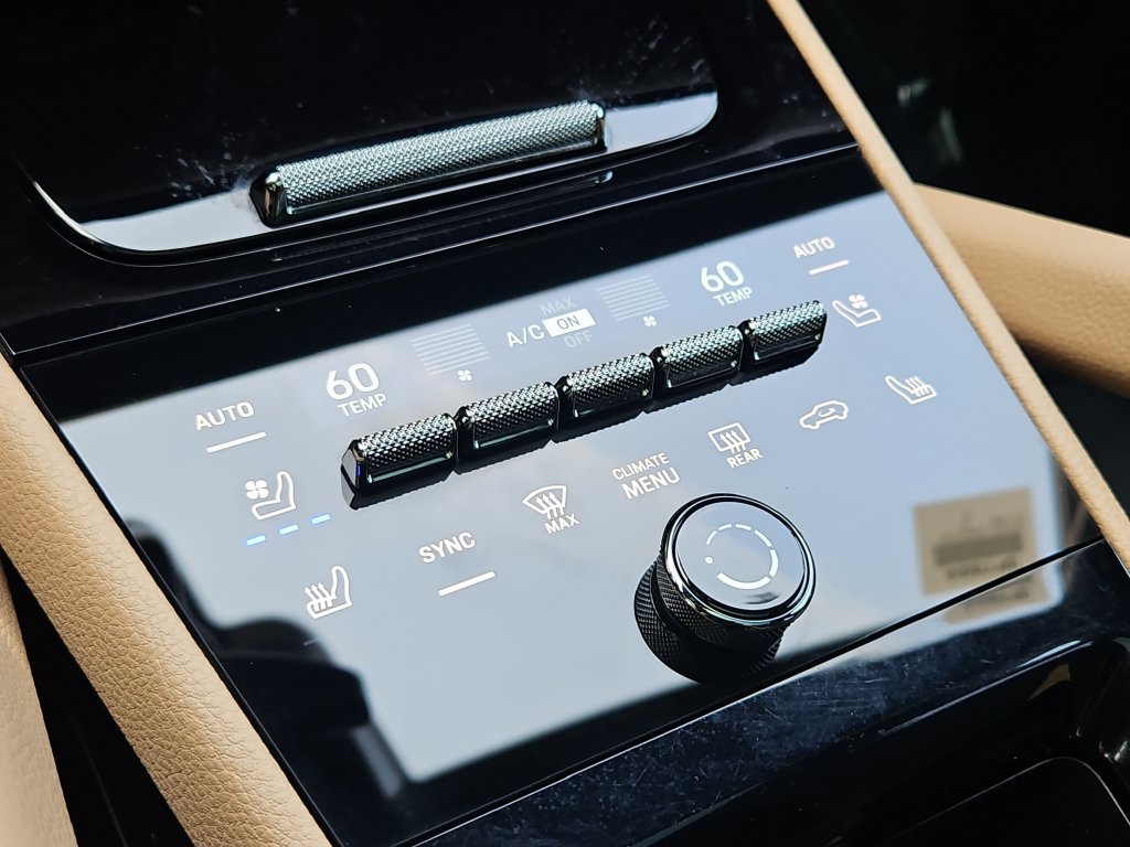 Certified 2024 Porsche Cayenne AWD/4WD image 20