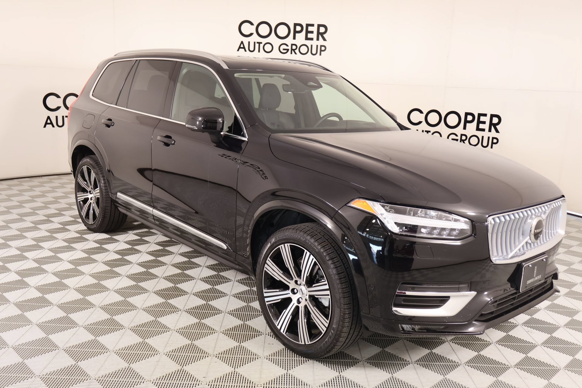 Used 2025 Volvo XC90 B6 Ultra w/ Protection Package Premier AWD/4WD image 1