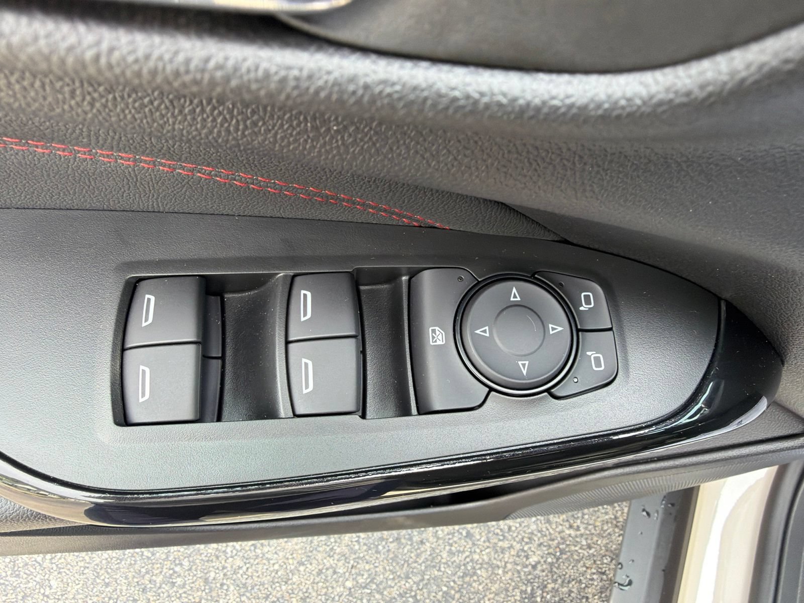 Used 2026 Chevrolet Trax RS w/ Sunroof Package FWD image 13