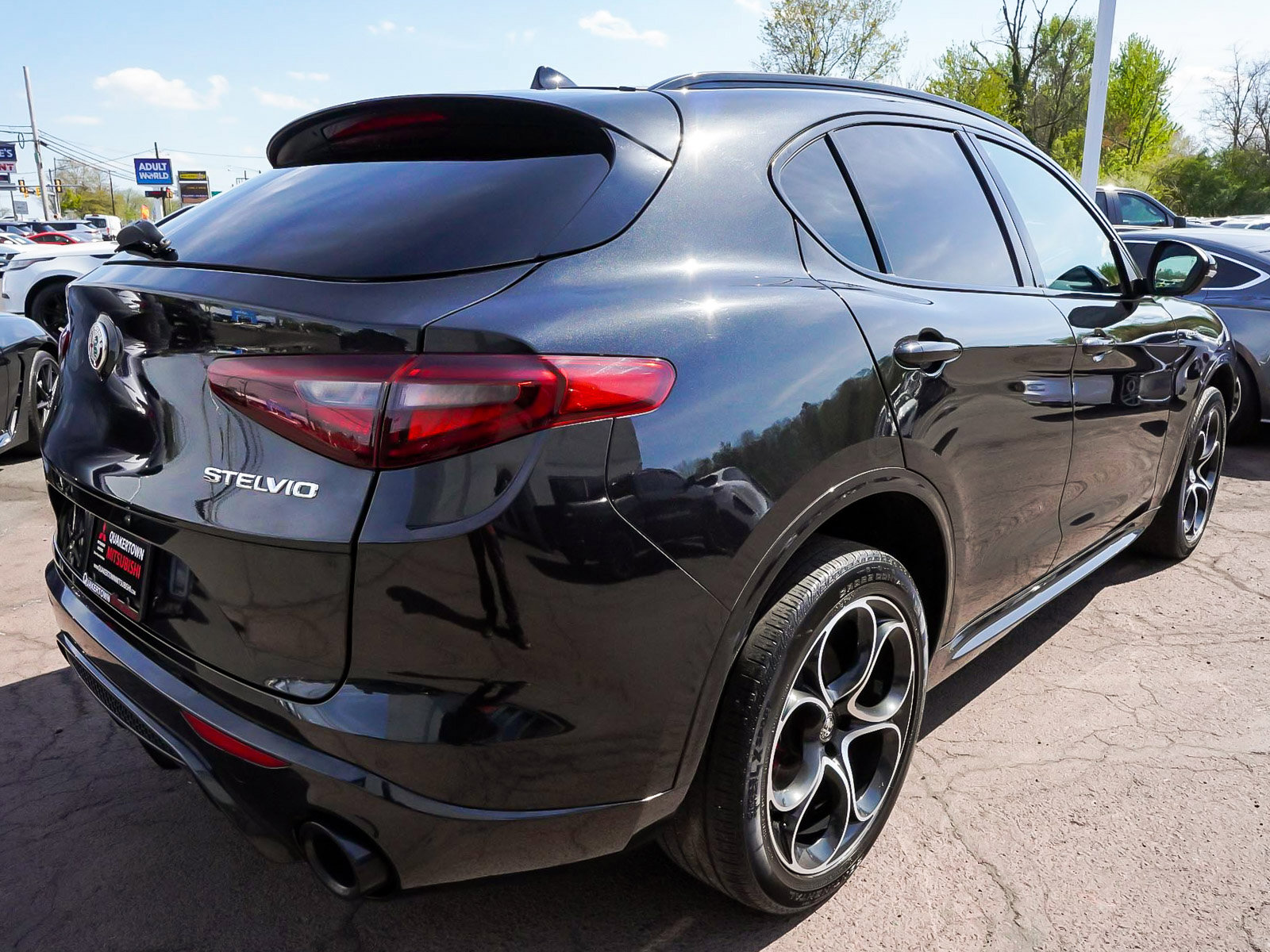 Used 2022 Alfa Romeo Stelvio Veloce AWD/4WD image 6