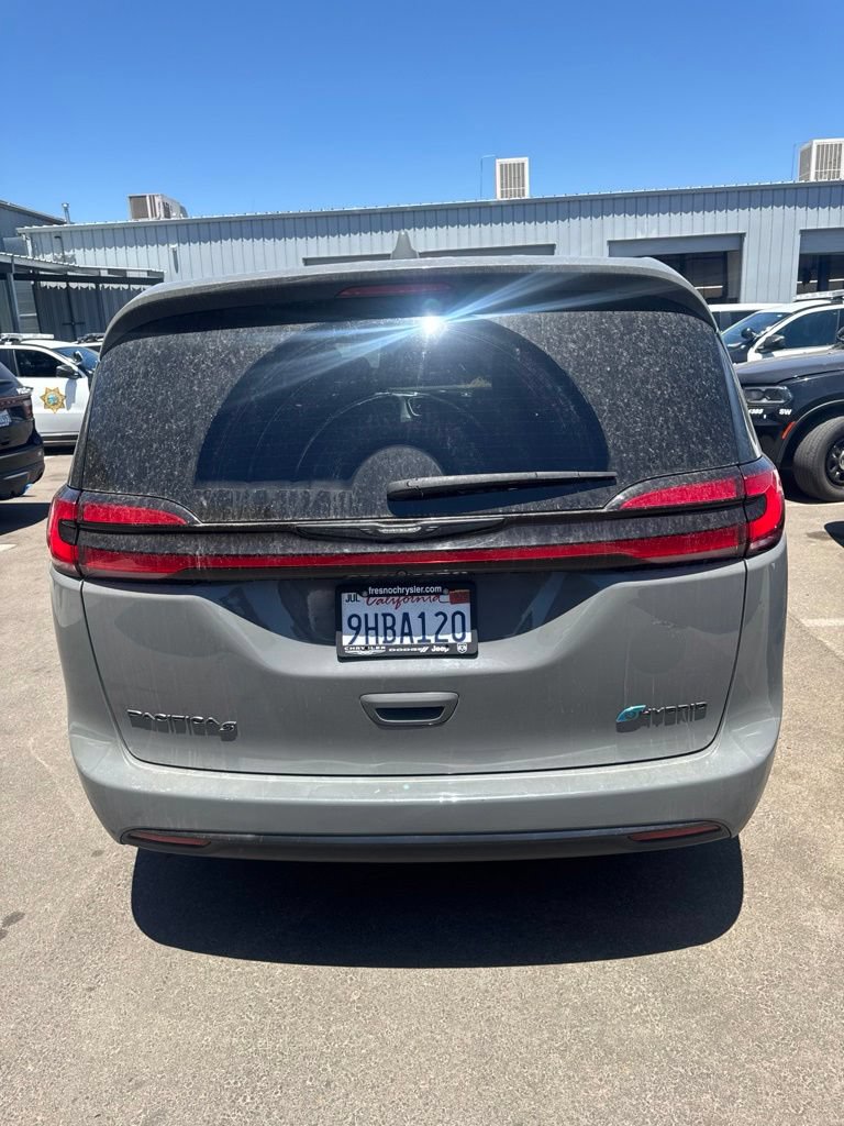 Used 2022 Chrysler Pacifica Touring-L w/ S Appearance Package FWD image 5
