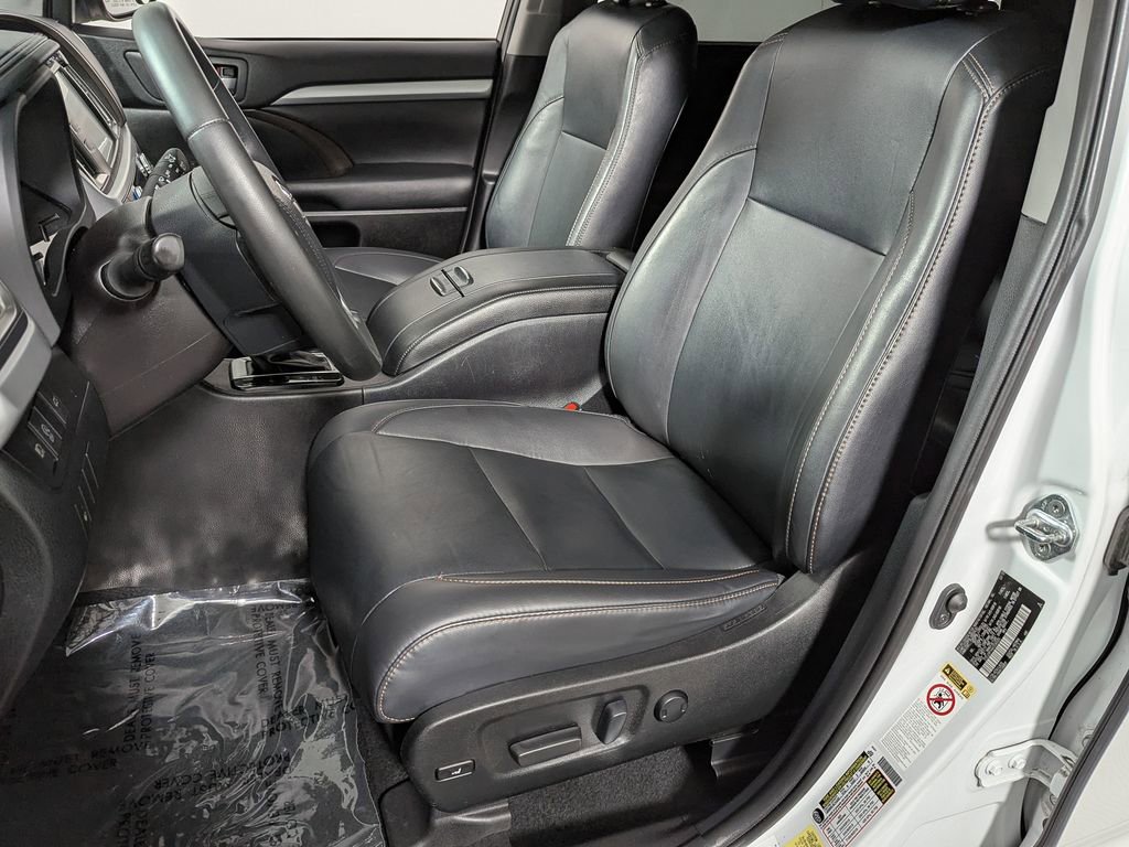 Used 2019 Toyota Highlander XLE AWD/4WD image 15