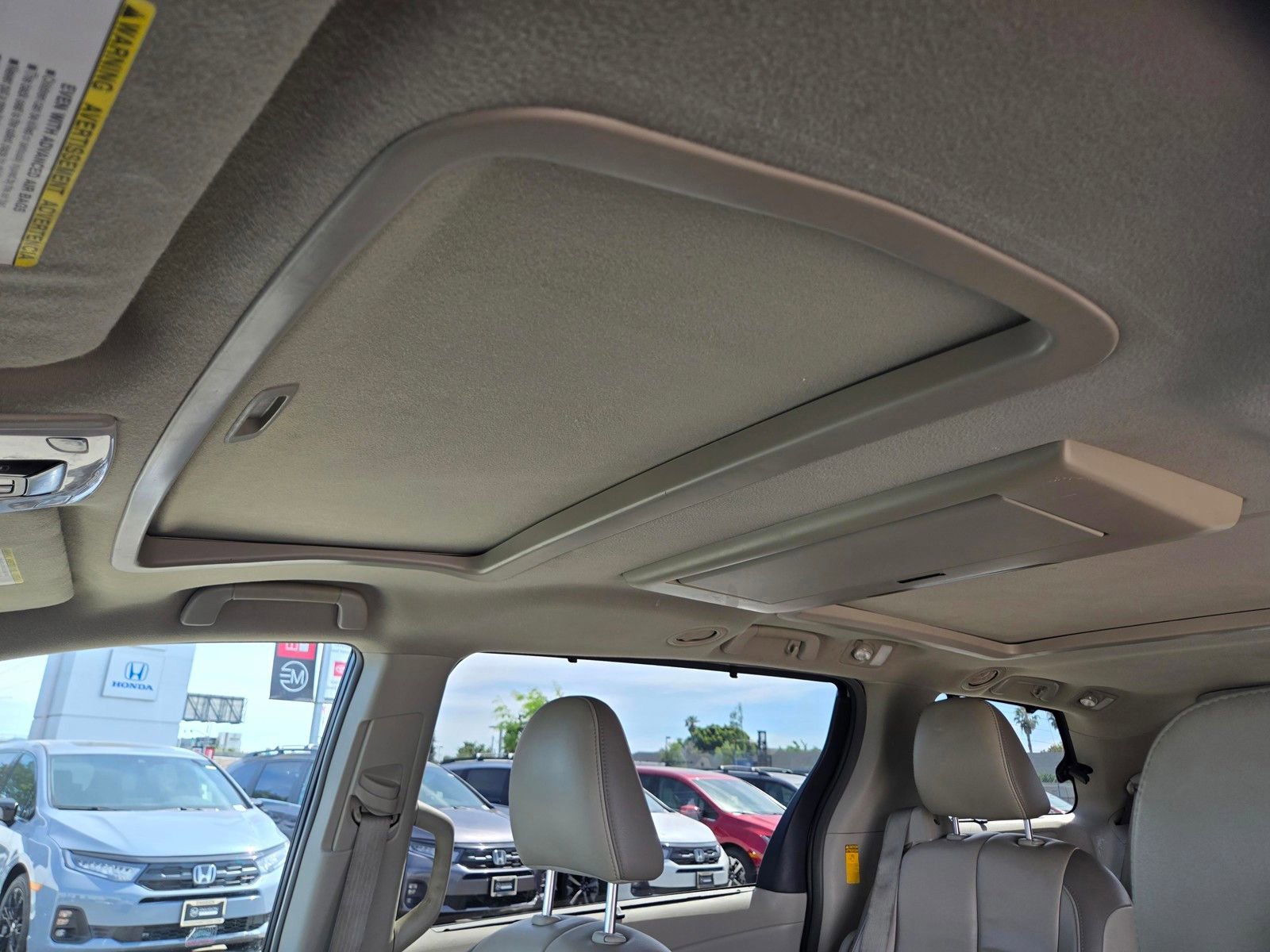 Used 2014 Toyota Sienna Limited w/ Limited Premium Package AWD/4WD image 15