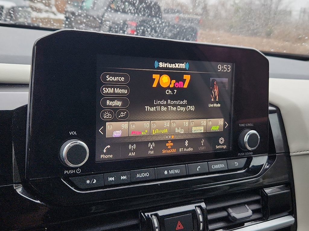 Used 2022 Nissan Pathfinder SV image 16