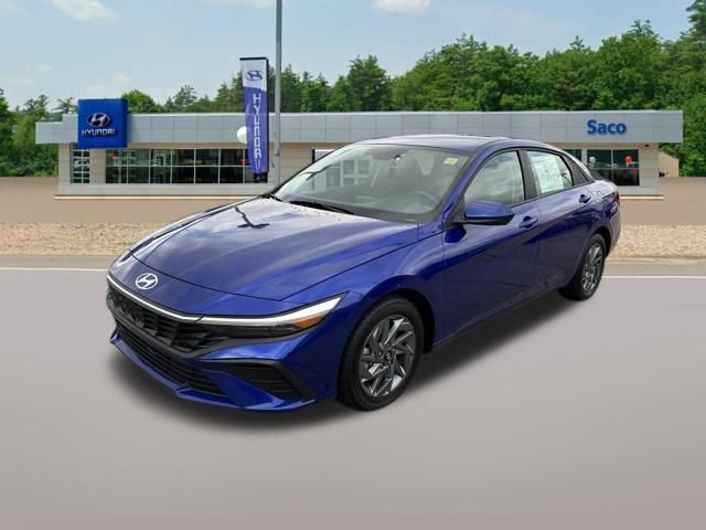 Used 2024 Hyundai Elantra SEL image 2