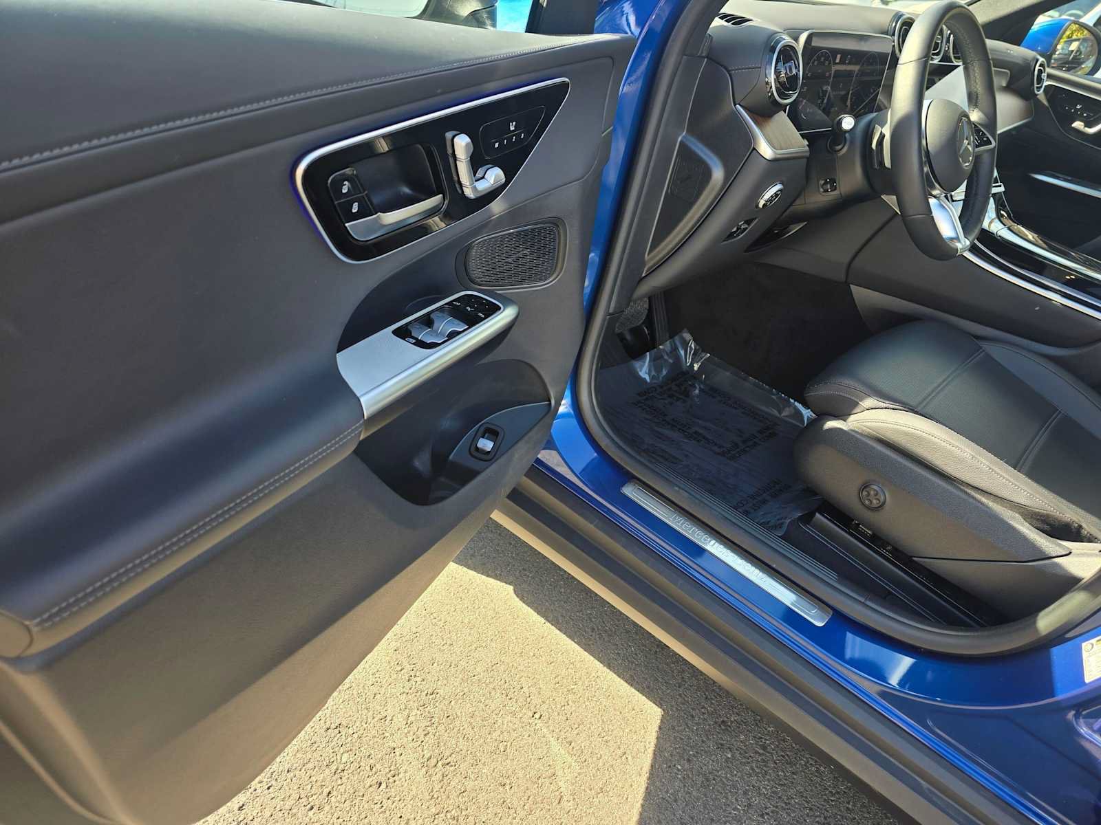 Used 2024 Mercedes-Benz GLC 300 4MATIC image 22
