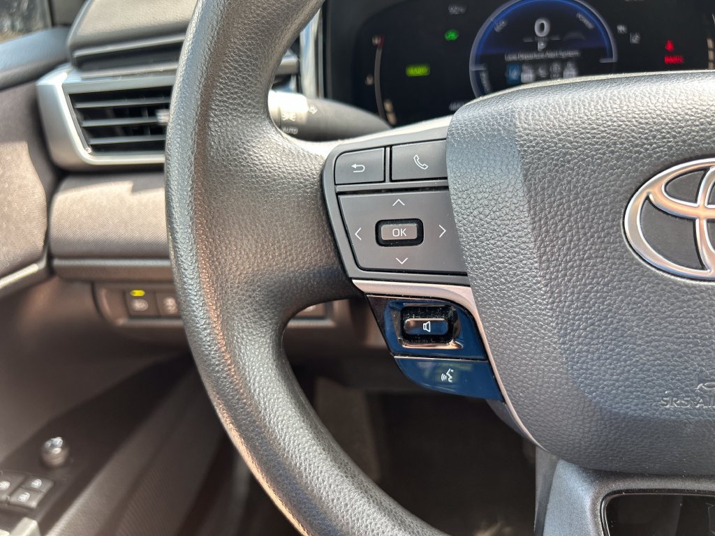 Used 2025 Toyota Camry LE FWD image 21