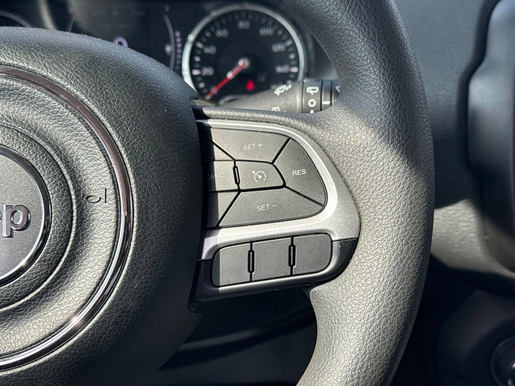 Used 2023 Jeep Renegade Latitude AWD/4WD image 30