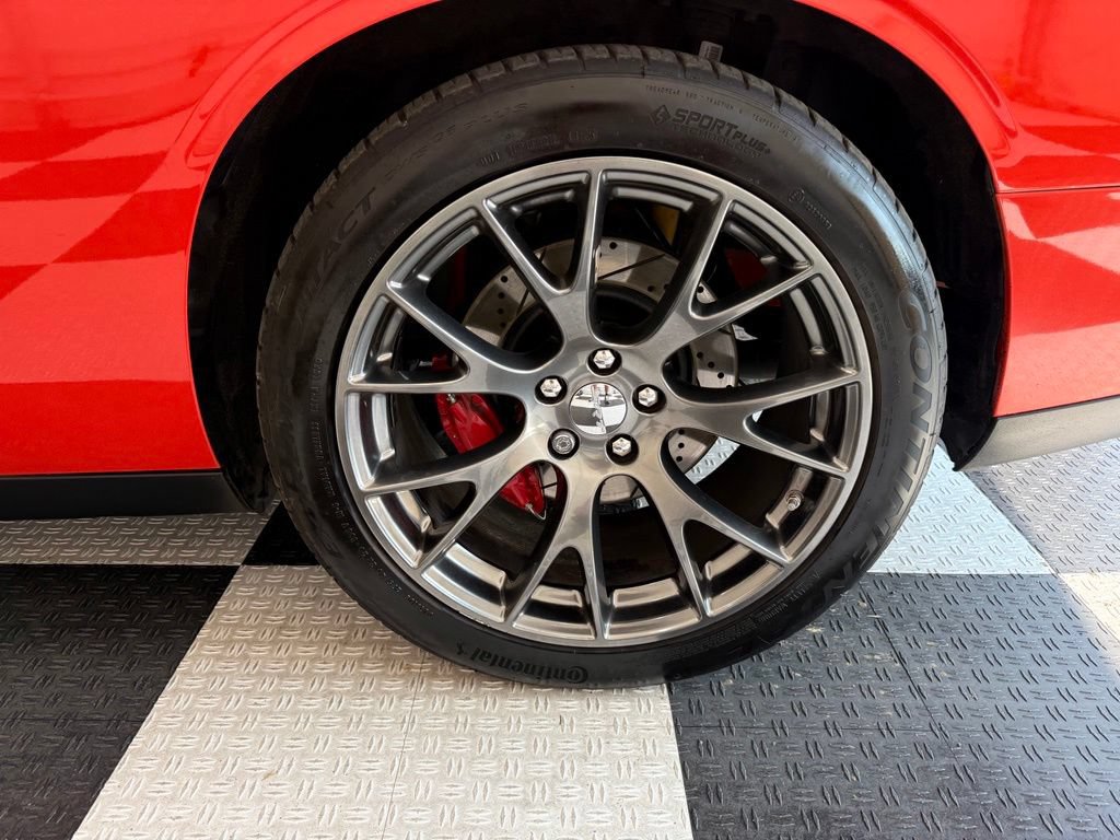 Used 2016 Dodge Challenger SRT w/ Technology Group RWD image 10