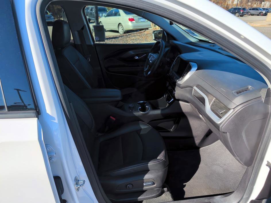 Used 2024 GMC Terrain SLT image 12